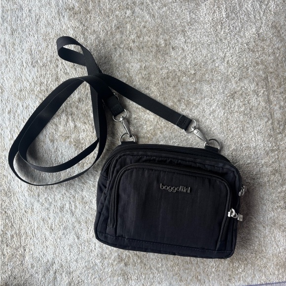 Baggallini Triple Zip Bagg Crossbody Black - Picture 4 of 8
